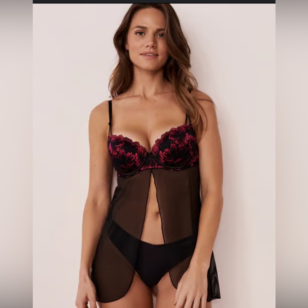 La Vie En Rose Black and Red Lace Chemise